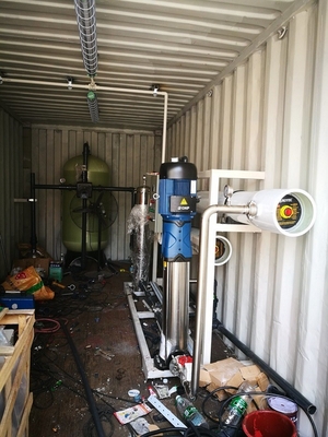 Installation mobile de désalinisation d'eau de mer en conteneurs