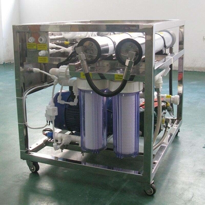 Mini usine solaire mobile de dessalement d'eau RO