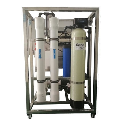 Petit mini mobile compact équipé d'un moteur solaire bateau de production d'eau de mer machine portable de dessalement d'eau de mer pour yacht de bateau