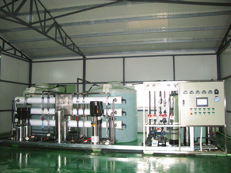 RO Unité de système d'eau électronique solaire Unité de dessalement de l'eau pour bateaux